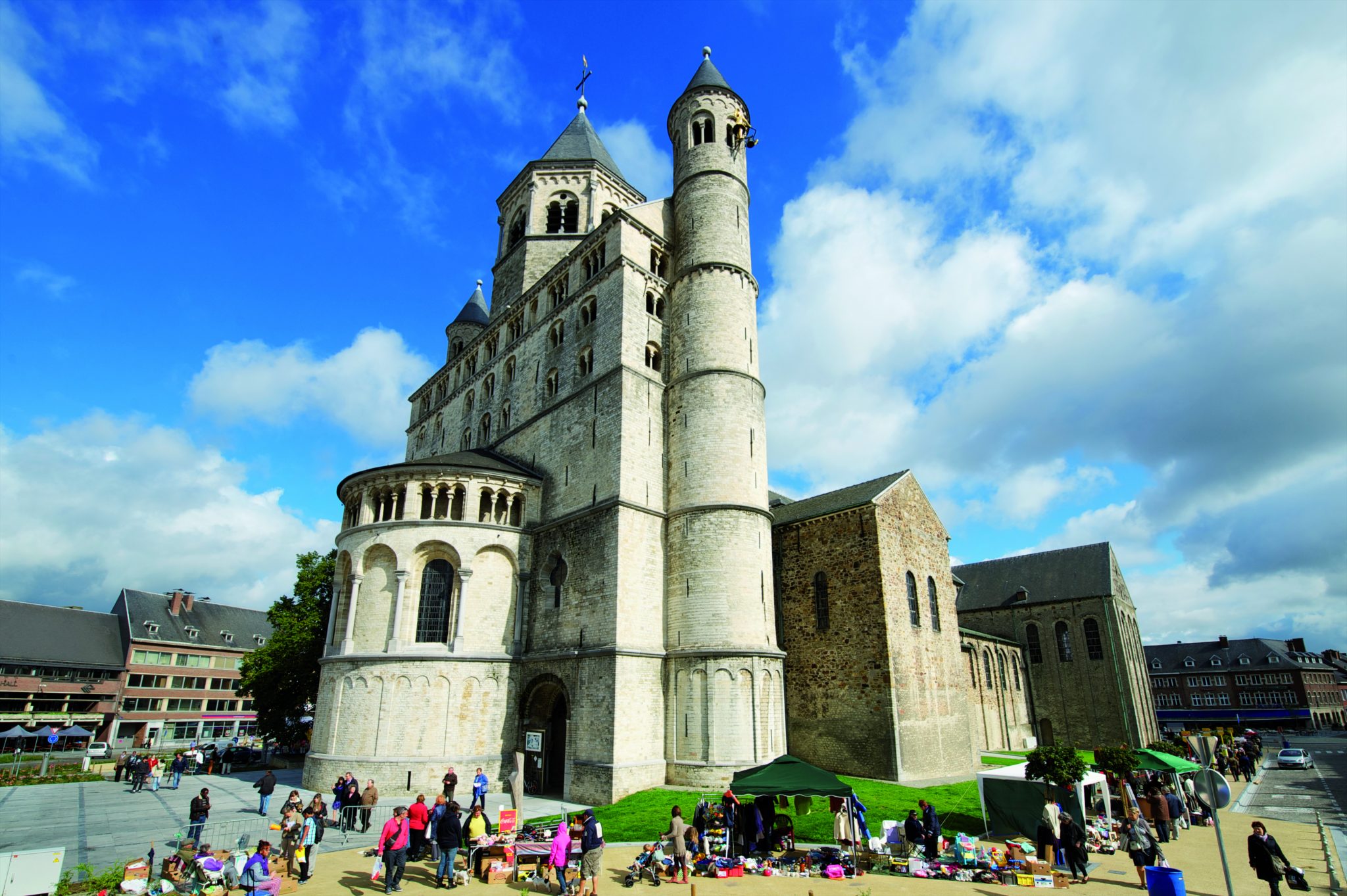 Brocante La Collégiale Ste Gertrude de Nivelles © A. Kouprianoff