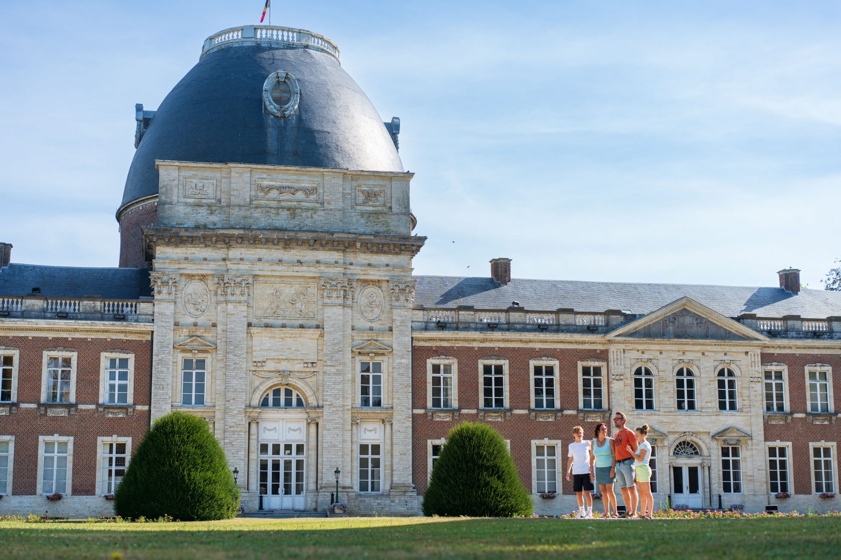 MTBW-Denis Closon Famille devant le Château d'Hélécine
