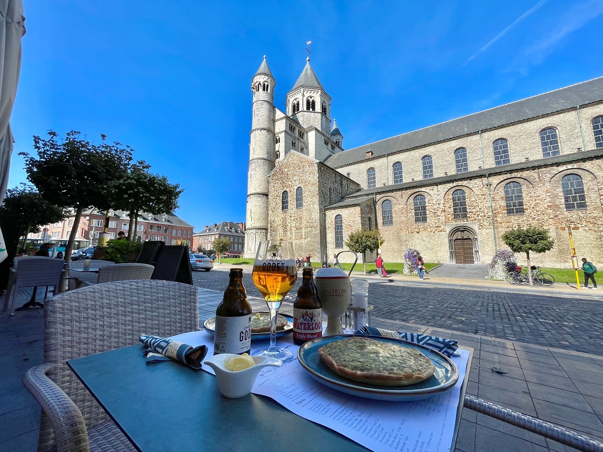 Bistrot de l'Union face à la Collégiale
